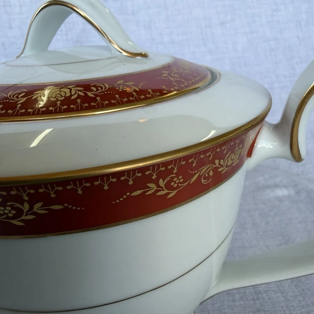 MINT! Noritake Goldhill 6613 Teapot with Lid Vintage Fine Porcelain Maroon Gold